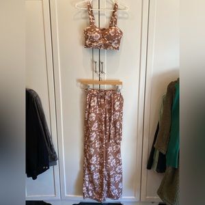 Never worn Bog Collective two piece brown floral set. Size: XS